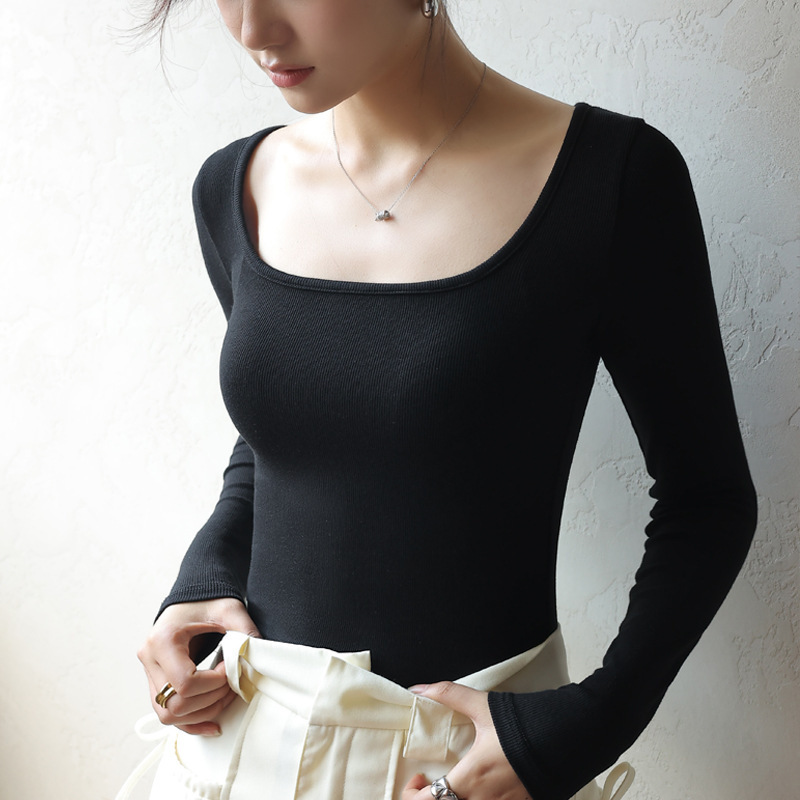 Low-neck long-sleeved slim-fitting top 24 01