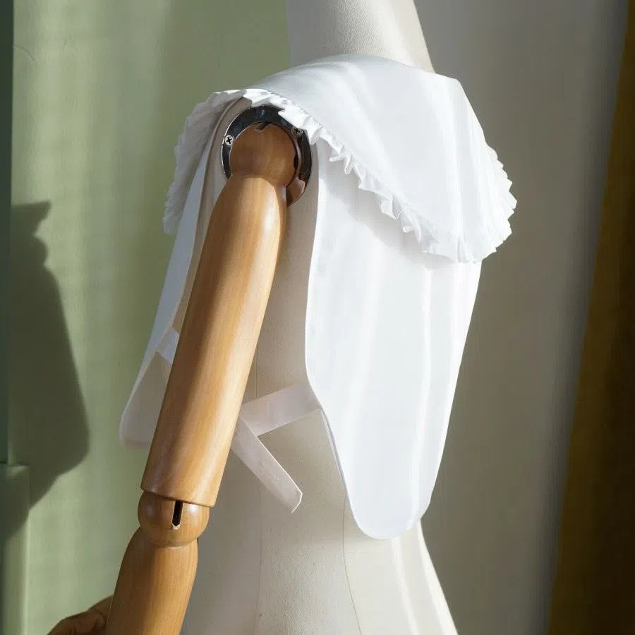 Decorative embroidered fake collar with ruffles 58