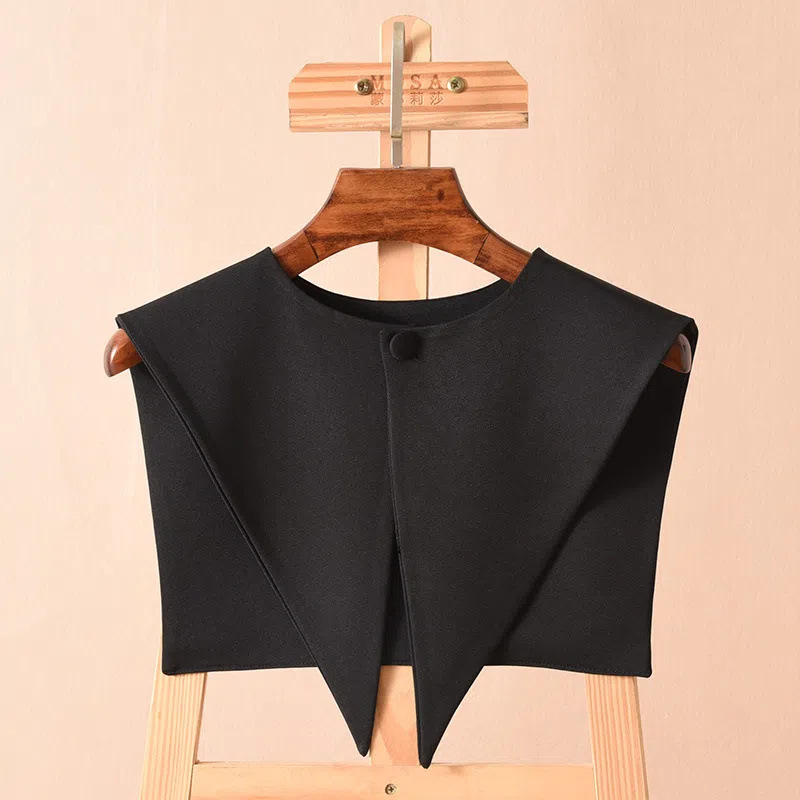 Round neck inner shirt with fake collar is versatile 60